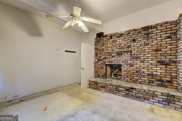 Atlanta, GA 30310,648 Erin AVE SW