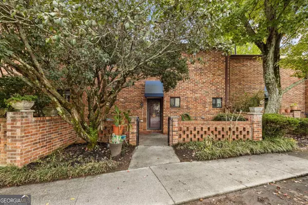 2256 Pernoshal CT, Dunwoody, GA 30338