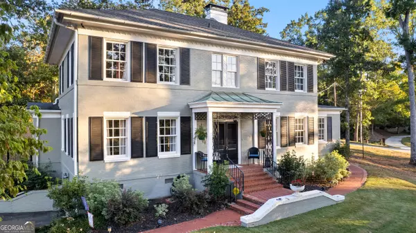 131 Woodbine CIR, Newnan, GA 30263