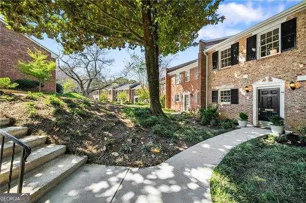 Atlanta, GA 30327,3050 Margaret Mitchell DR #16