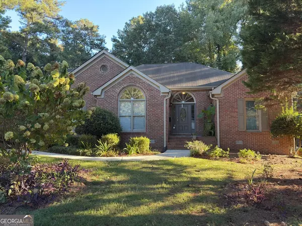 1286 Lake Forest LN, Mcdonough, GA 30253