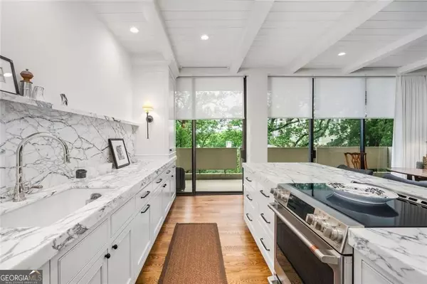 Atlanta, GA 30305,2575 Peachtree RD NE #8D