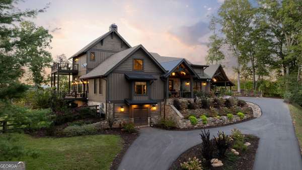 1241 Scenic DR, Blue Ridge, GA 30513