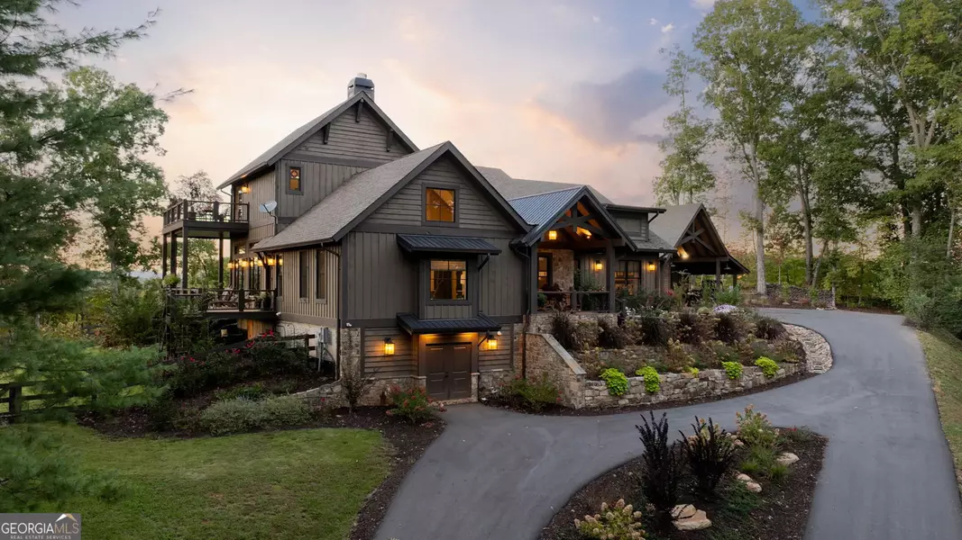 1241 Scenic DR, Blue Ridge, GA 30513