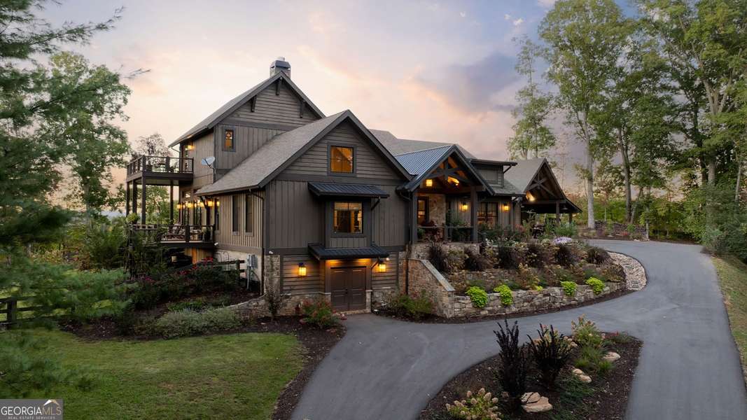 1241 Scenic DR, Blue Ridge, GA 30513