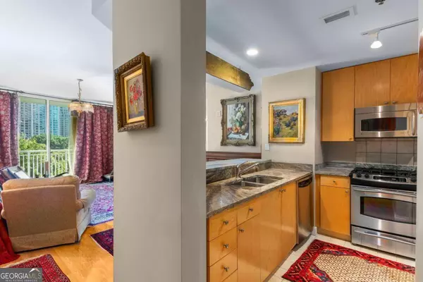 Atlanta, GA 30326,3338 Peachtree RD NE #407