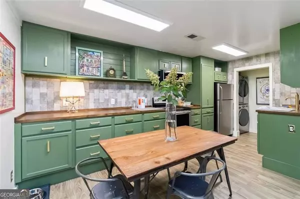 Atlanta, GA 30328,104 GRANVILLE CT #104