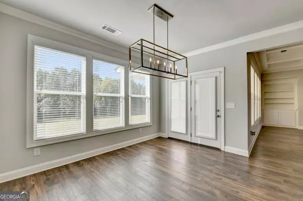 Hoschton, GA 30548,840 Champagne LN