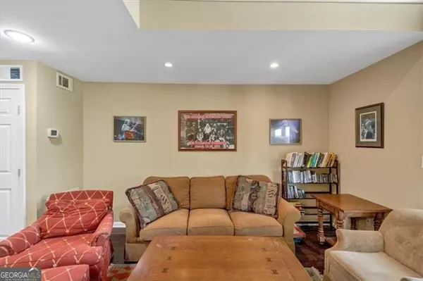 Atlanta, GA 30327,27 Chaumont SQ NW