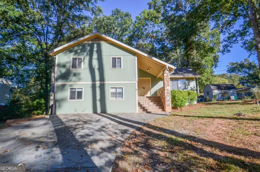 3173 Falconhurst DR SW, Lilburn, GA 30047