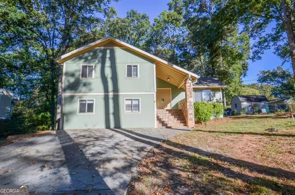 3173 Falconhurst DR SW, Lilburn, GA 30047