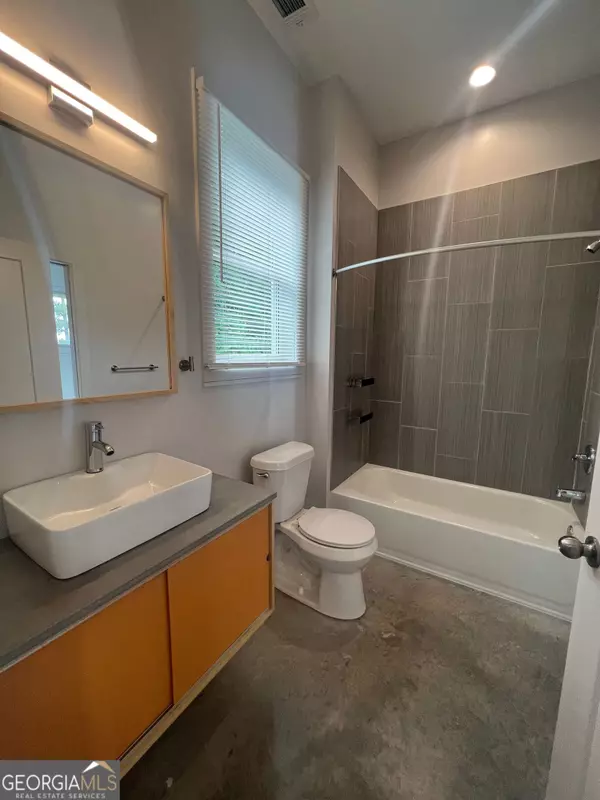 Athens, GA 30601,221 North AVE