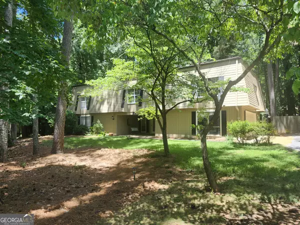 220 Hollyberry DR, Roswell, GA 30076