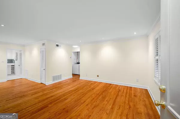 Atlanta, GA 30305,3510 Roswell RD NW #APT M4