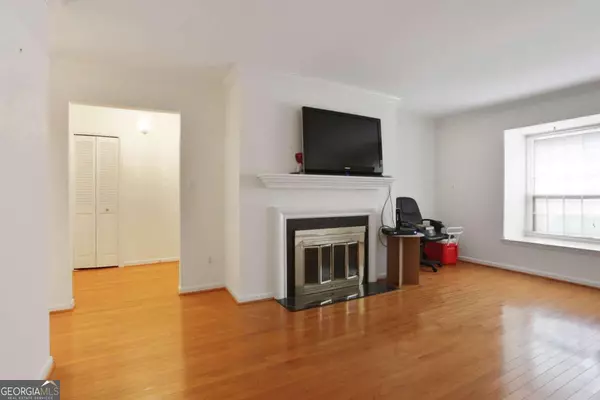 Atlanta, GA 30327,158 Maribeau SQ NW