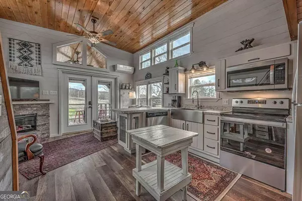 476 478 Lapidary LN, Young Harris, GA 30582