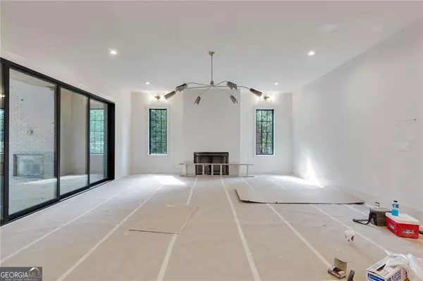 Atlanta, GA 30328,5845 Greenbrier RD