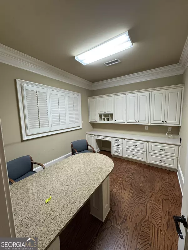 27 City Square ST, Hoschton, GA 30548