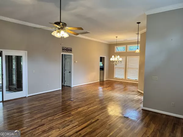 Hinesville, GA 31313,220 Topi TRL