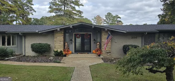 204 Deerwood CIR, Warner Robins, GA 31088