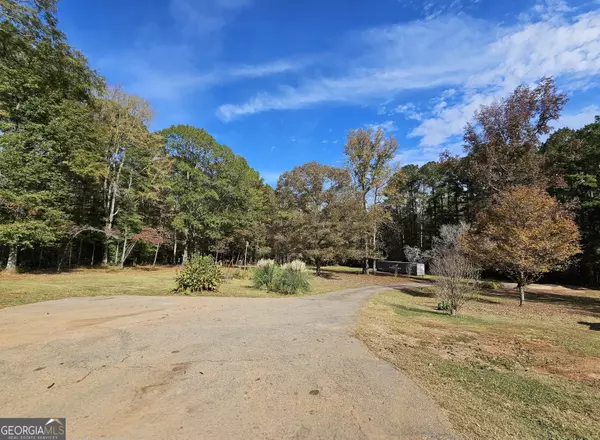 Monticello, GA 31064,228 Honeysuckle RD