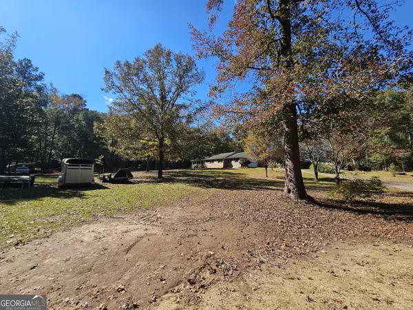 Monticello, GA 31064,228 Honeysuckle RD