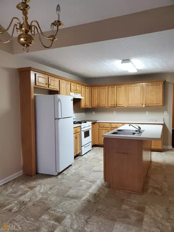 Union City, GA 30291,9555 Lakeview CIR