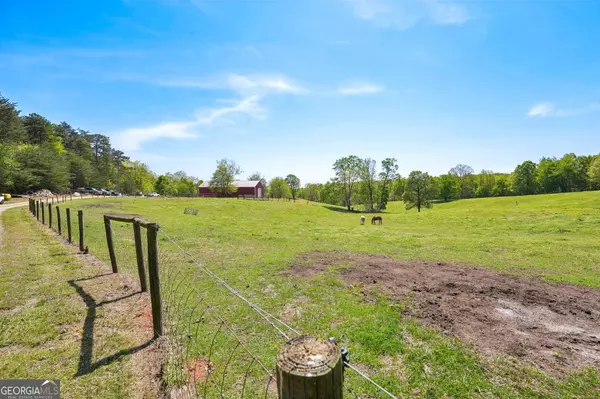 Lula, GA 30554,276 Barefoot RD