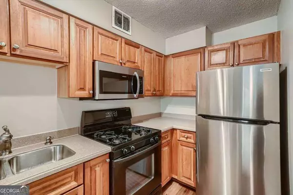 Atlanta, GA 30305,2479 Peachtree RD NE #412