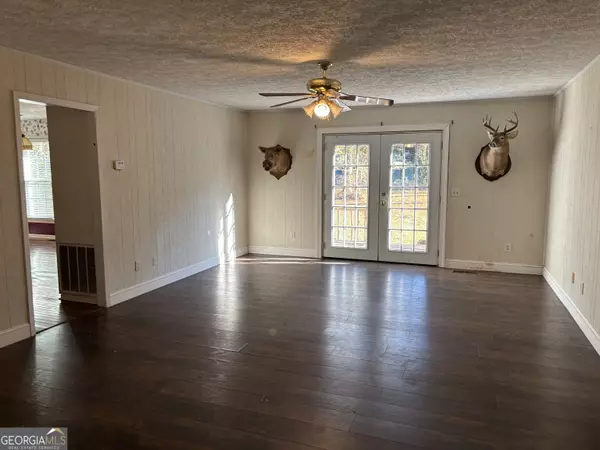 Cochran, GA 31014,319 Country Club RD