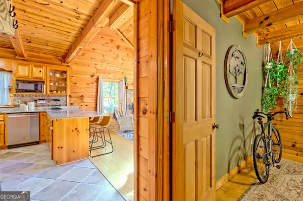 Toccoa, GA 30577,2146 Bend N Hickory RD