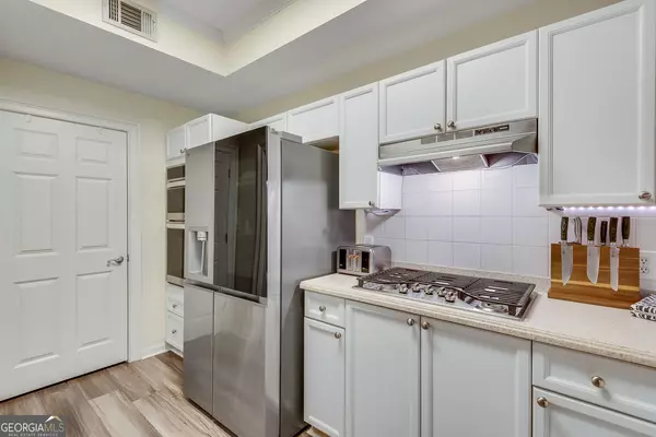 Atlanta, GA 30324,3275 Lenox RD NE #108