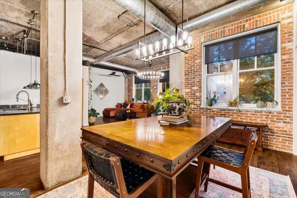 Atlanta, GA 30305,3235 Roswell RD NE #609