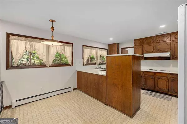 Atlanta, GA 30327,5685 Glen Errol RD NW