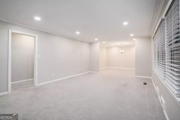 Atlanta, GA 30342,4090 Land O Lakes DR NE