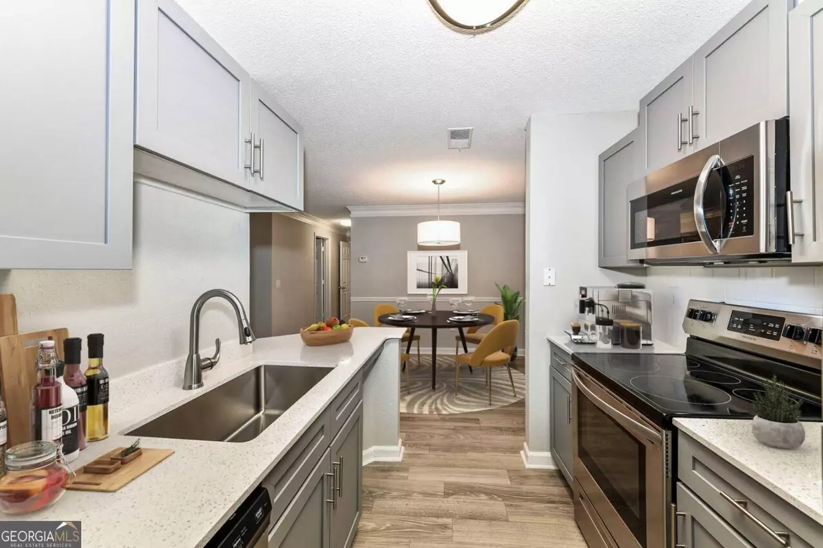 Sandy Springs, GA 30350,9200 Roberts DR #7-737