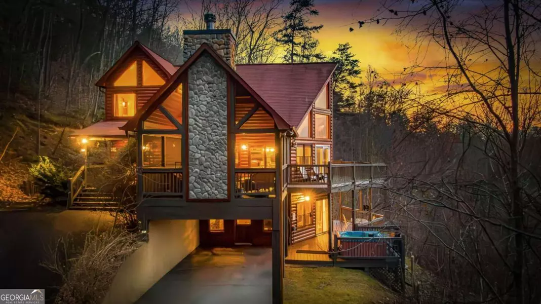 313 Spruce CIR, Mineral Bluff, GA 30559