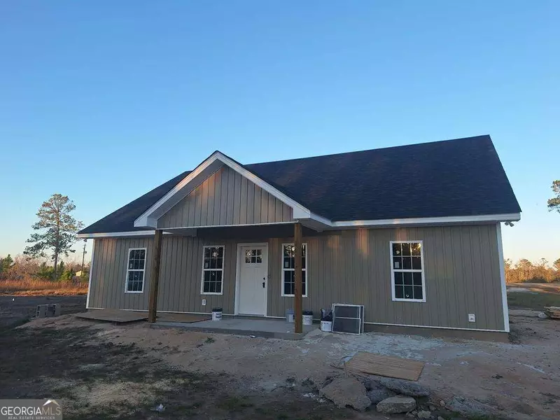 155 Peach LN, Baxley, GA 31513