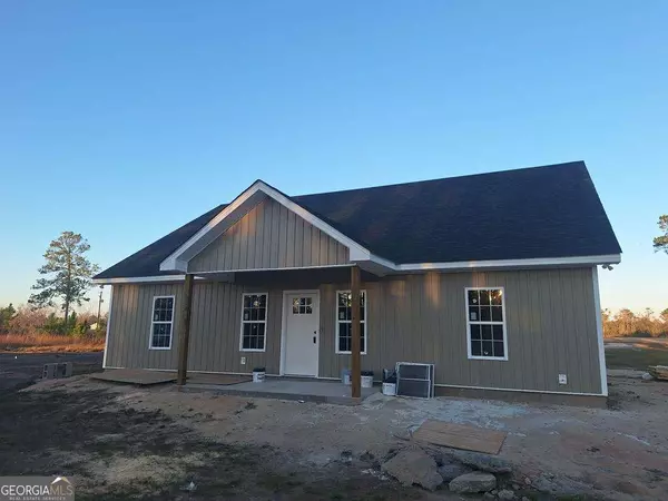 155 Peach LN, Baxley, GA 31513