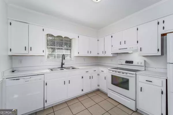 Waycross, GA 31501,2122 Lakeview DR