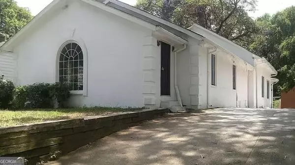 2332 Saint James DR NW, Atlanta, GA 30318