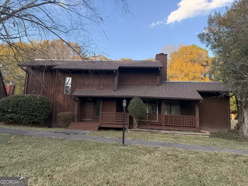 20 Fairway LN, Peachtree City, GA 30269