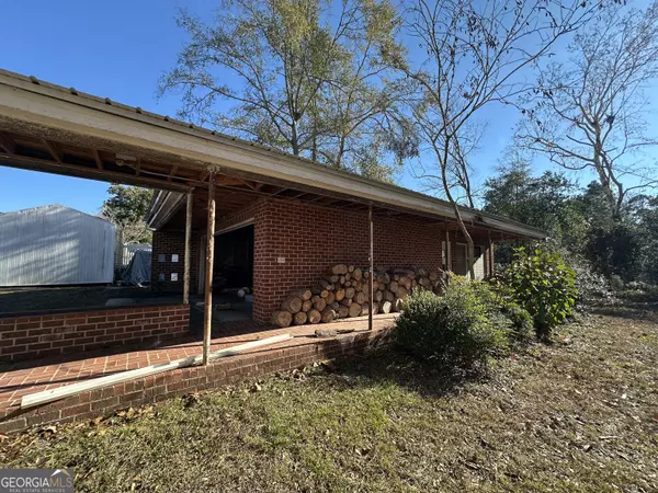 Mcrae-helena, GA 31055,131 Huckabee ST