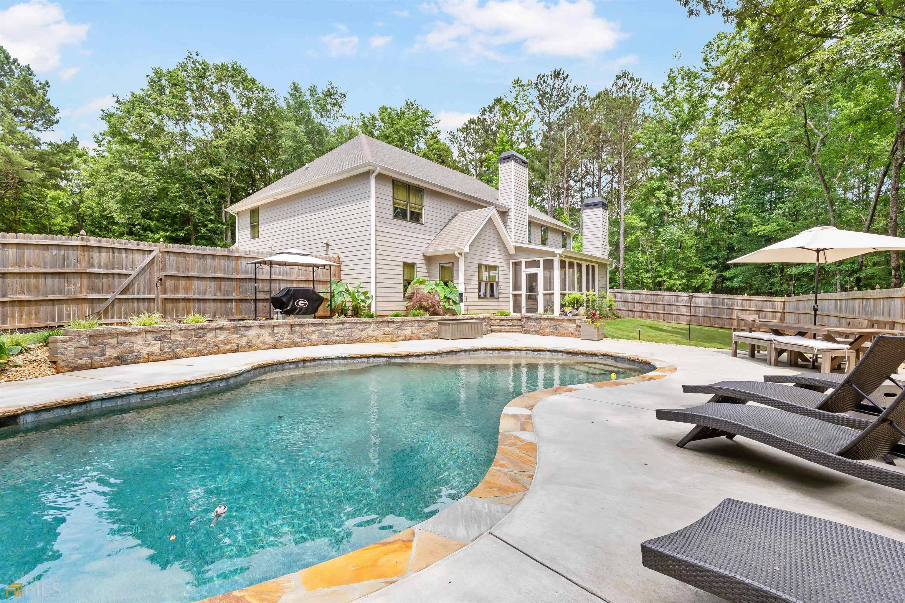 14 Country LN, Carrollton, GA 30117