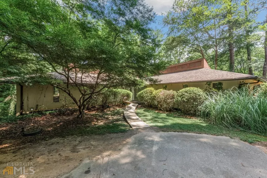 2251 Colonial Oak WAY, Stone Mountain, GA 30087