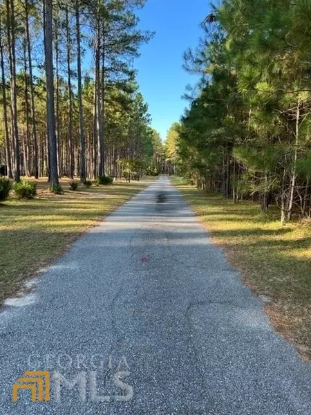 179 Jessica LN, Eastman, GA 31023