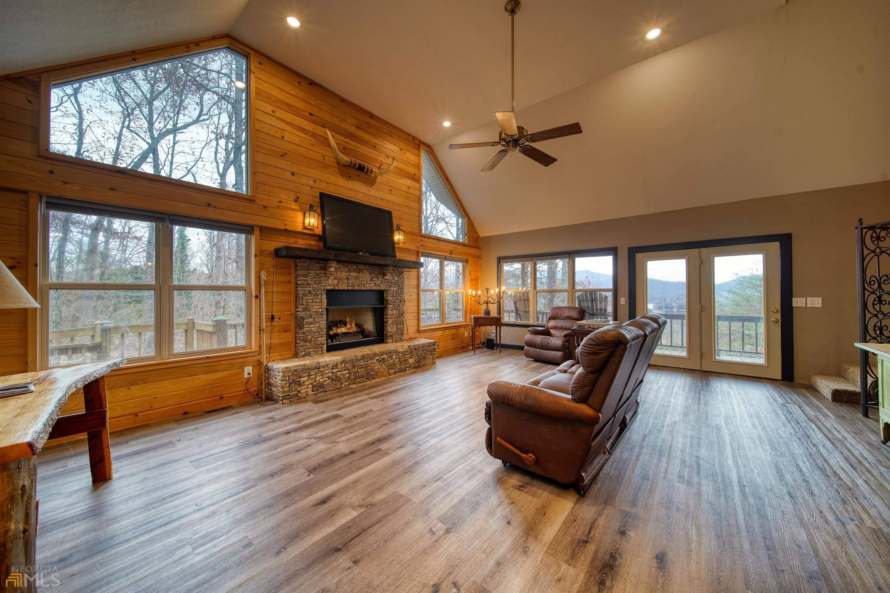 Hiawassee, GA 30546,625 Mcridge RD