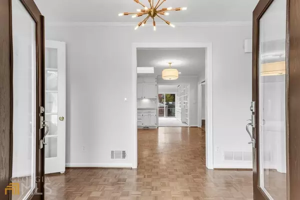 Roswell, GA 30075,1090 Tuxedo DR