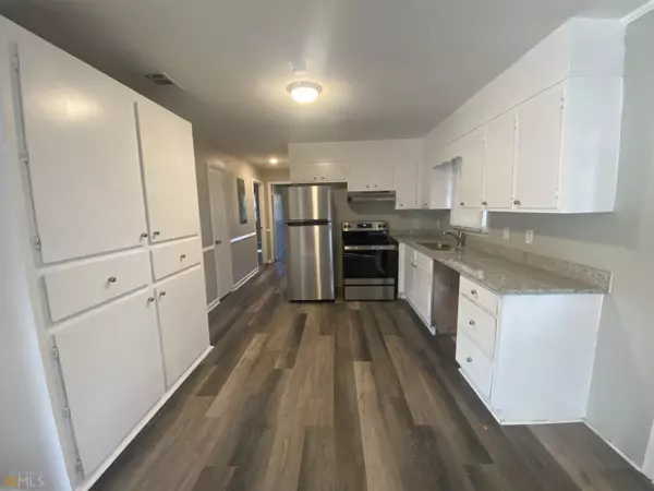 Byron, GA 31008,207 Oakridge DR