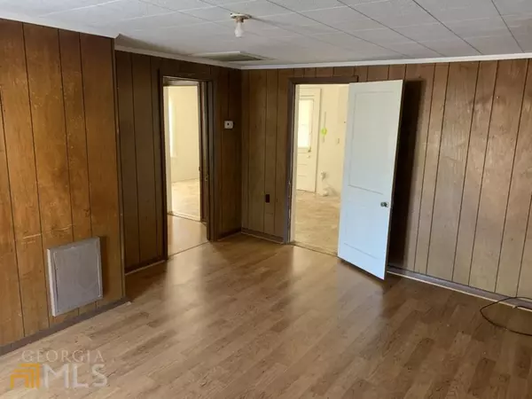 Ocilla, GA 31774,215 Frank RD